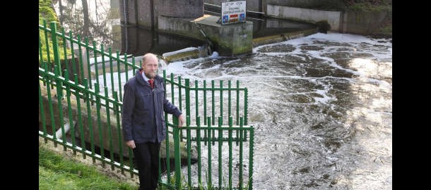 Tonnis van Dijk bij stuw Valleikanaal